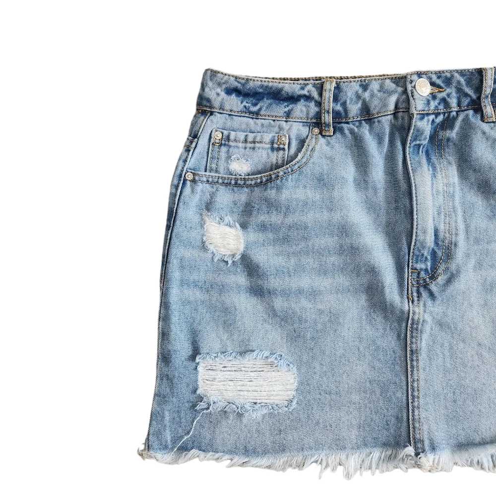Forever 21 Distressed  Denim Light Wash  Mini Skirt Size 29